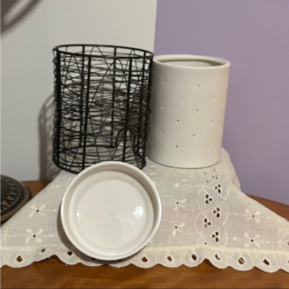 Scentsy 2021 Etched Core Full Size Warmer with Loom Wrap Sleeve - Picture 4 of 8